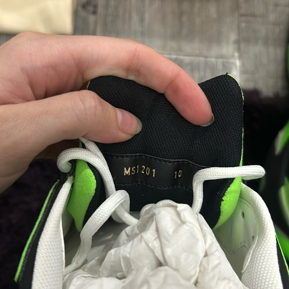 Authentic Louis Vuitton shoes - Picture 3 of 3